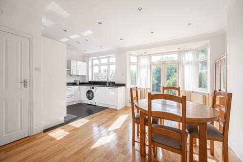 27 Linkside, London, N12 7LE