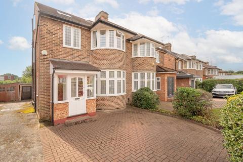 27 Linkside, London, N12 7LE