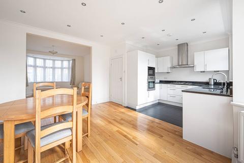 27 Linkside, London, N12 7LE
