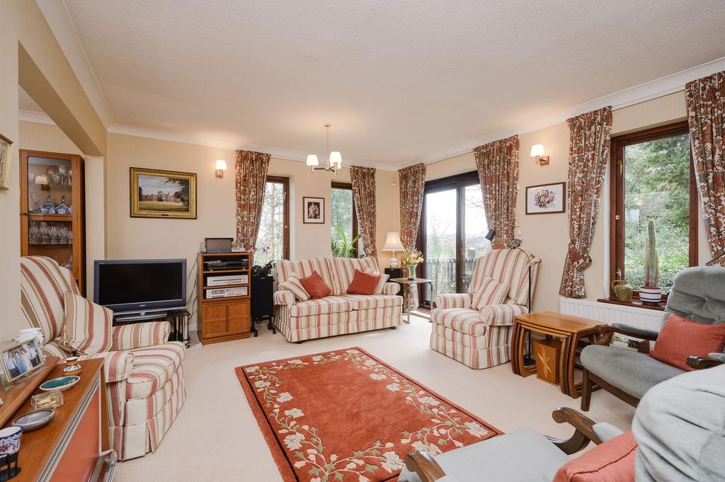 The Gables, Oxshott, KT22 3 bed apartment £2,250 pcm (£519 pw)