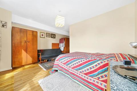 1 Hayfield Yard, London, E1 4LL