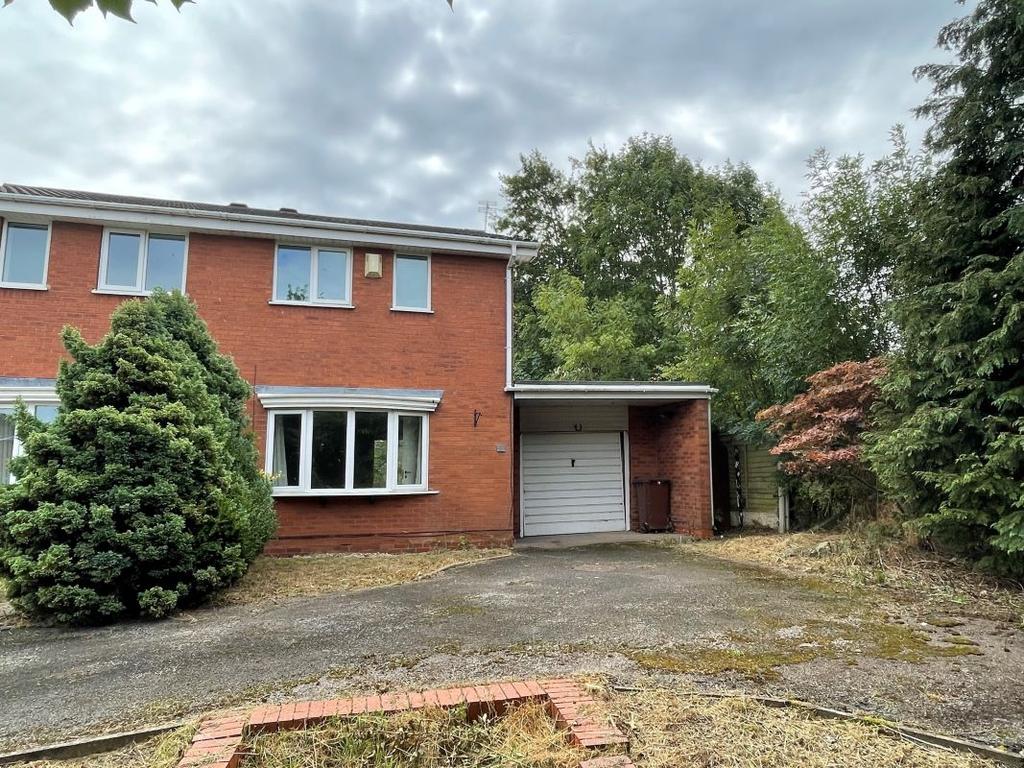 52 Carisbrooke Drive, Stafford, ST17 9JY 2 bed semidetached house £