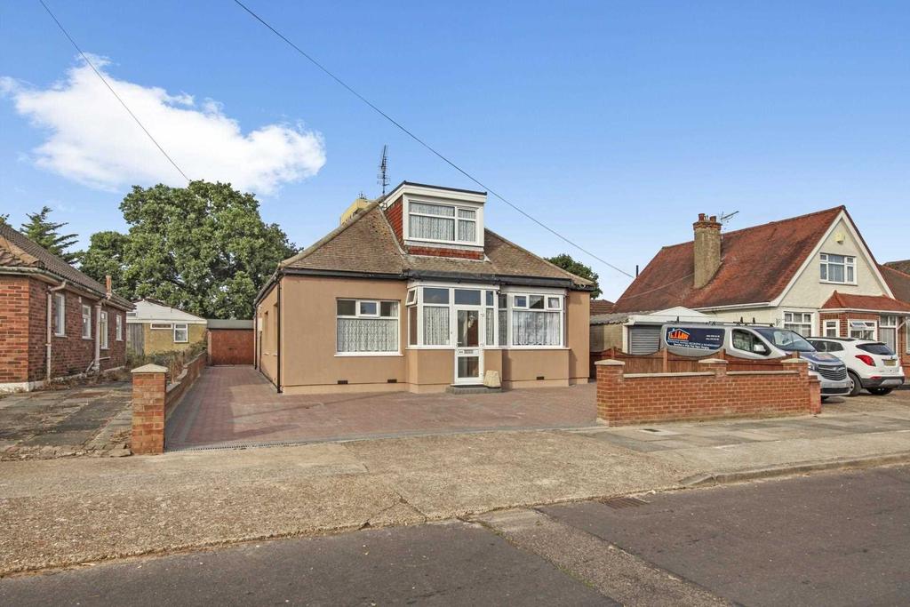 Coleridge Road, Romford, RM3 4 bed detached bungalow £490,000