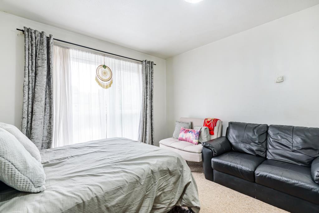 Bedroom/Living Area