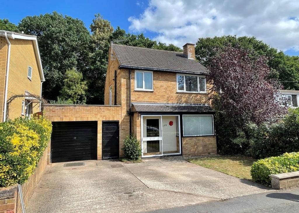 156 Hoo Road, Kidderminster, DY10 1LP 3 bed detached house £195,000
