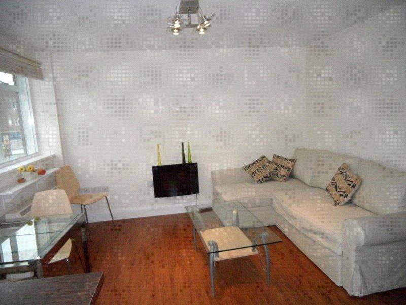 Haymills Court, Ealing, London, W5 1 bed apartment £1,300 pcm (£300 pw)