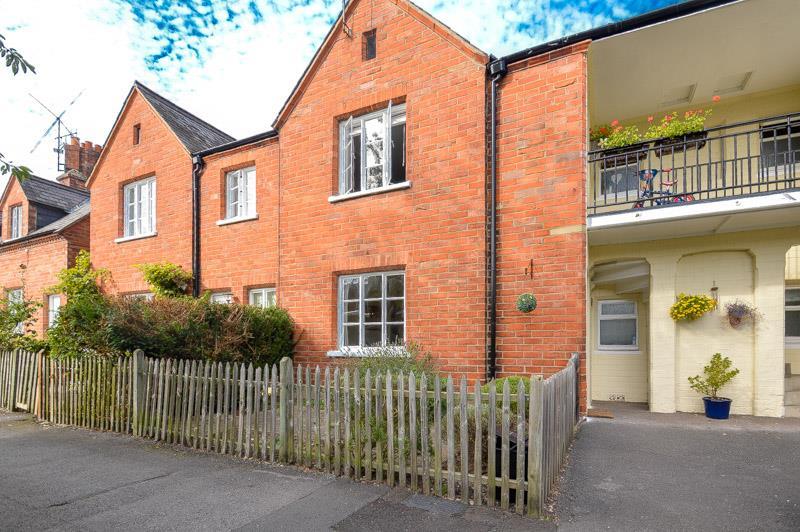 Prince Consort Cottages, Windsor 2 bed apartment for sale £330,000