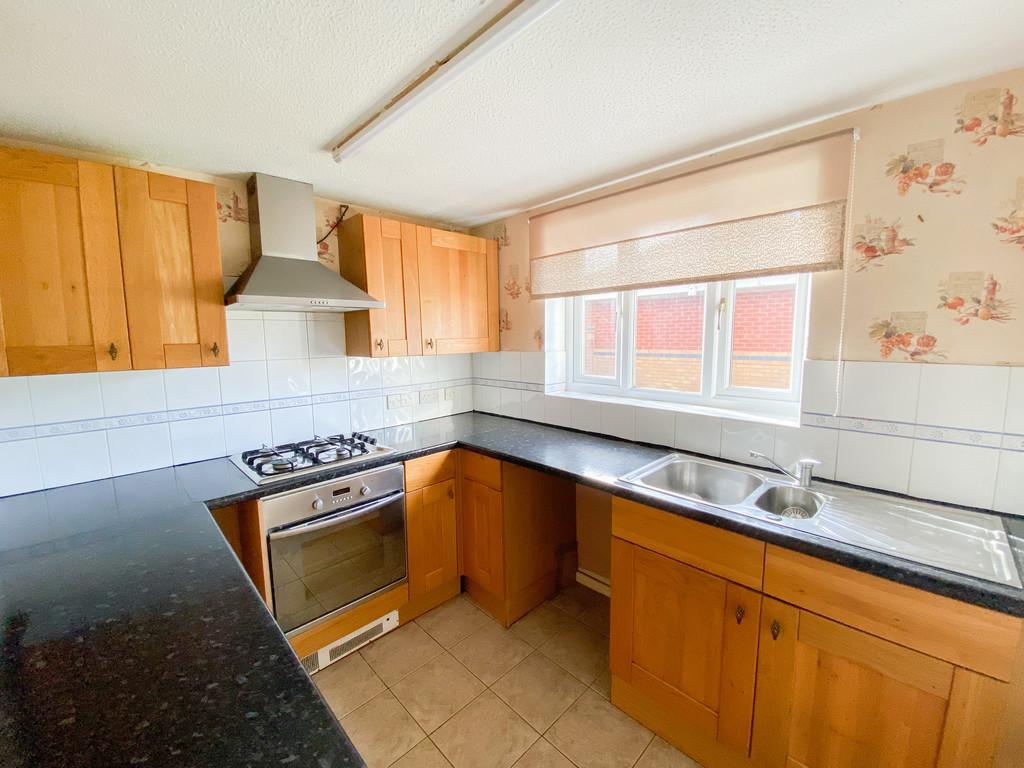 Crawstone Close, St. Telford, TF2 9DG. 3 bed semidetached