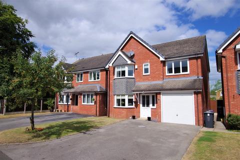 8 Oak Tree Gardens, Uttoxeter, ST14 7QB