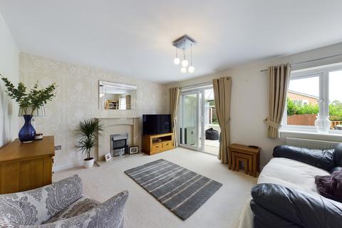 8 Oak Tree Gardens, Uttoxeter, ST14 7QB