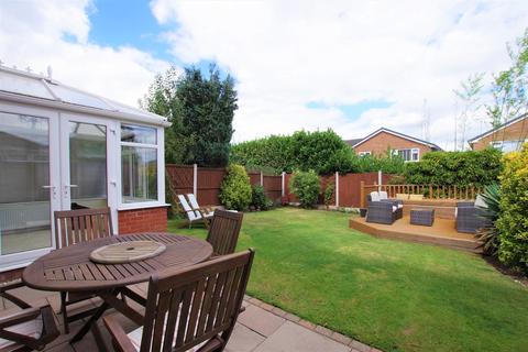 8 Oak Tree Gardens, Uttoxeter, ST14 7QB