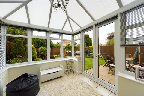 8 Oak Tree Gardens, Uttoxeter, ST14 7QB