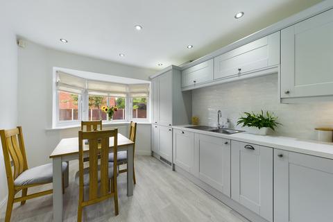 8 Oak Tree Gardens, Uttoxeter, ST14 7QB