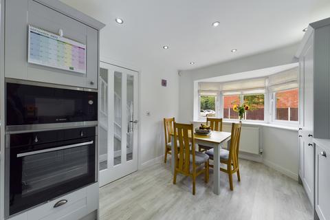 8 Oak Tree Gardens, Uttoxeter, ST14 7QB