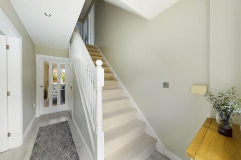 8 Oak Tree Gardens, Uttoxeter, ST14 7QB