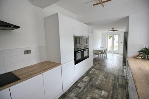 5 bedroom end of terrace house for sale - Station Road, Wigston, Leicester