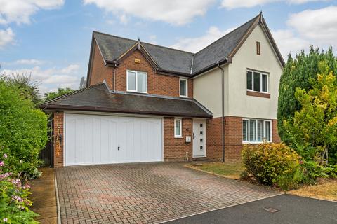 4 bedroom detached house to rent, Monarch Way, Winchester