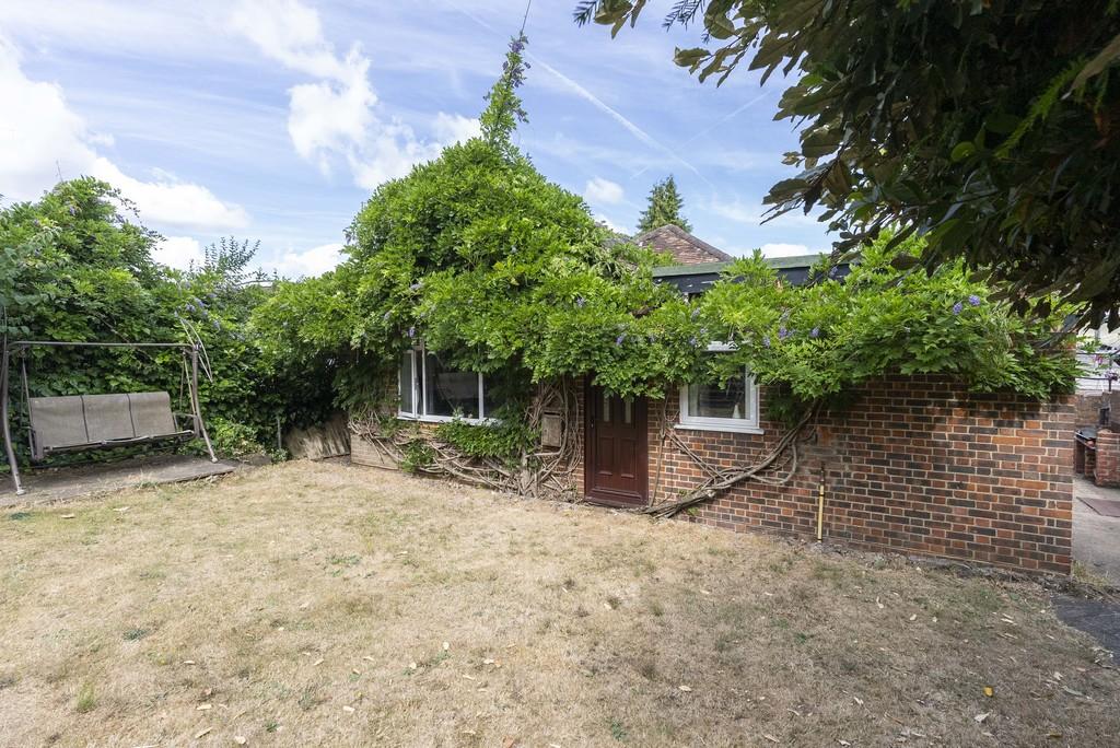 Deepdene Gardens, Dorking 3 bed semidetached bungalow for sale £675,000
