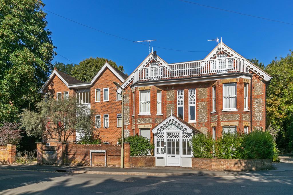 Christchurch Road, Winchester, SO23 3 bed ground floor flat for sale