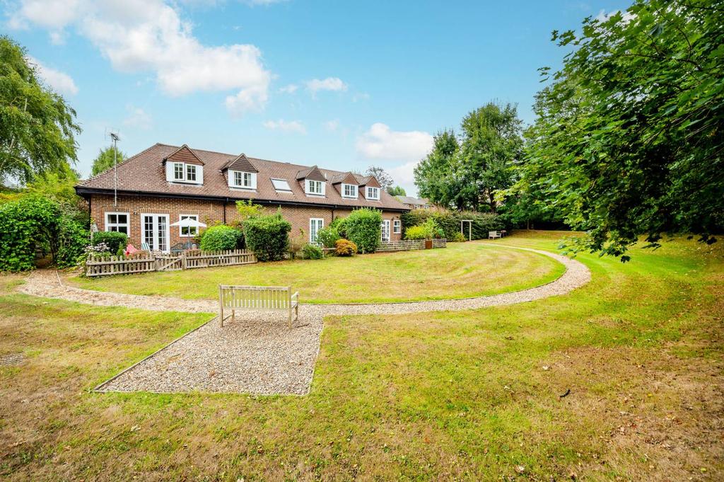 Hillier Mews, Guildford, GU1 2 bed house for sale £350,000
