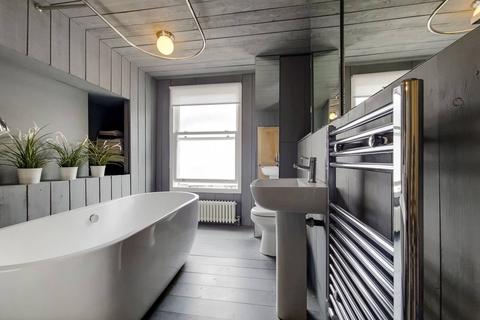 Flat 2, 12 Oakden Street, London, SE11 4UG