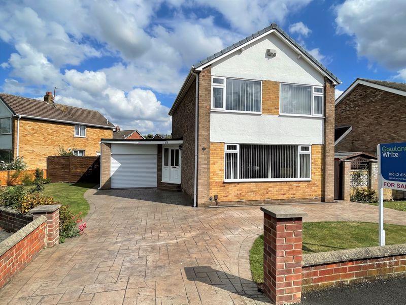 Moulton Grove, Fairfield... 3 bed detached house £230,000