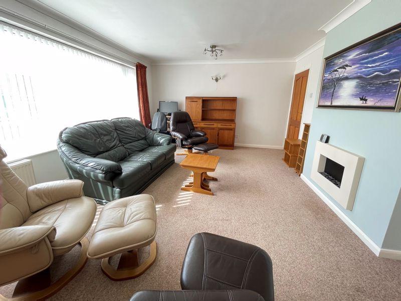 Moulton Grove, Fairfield, StocktonOnTees, TS19 7RJ 3 bed detached