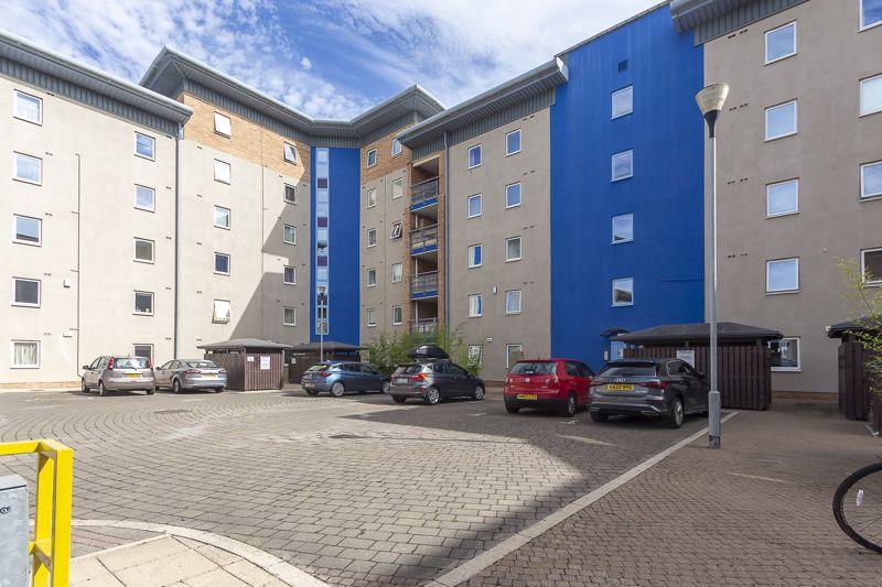 Knightsbridge Court, Gosforth... 2 bed apartment £995 pcm (£230 pw)