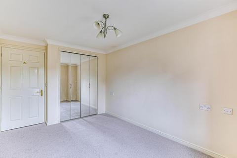 1 bedroom retirement property for sale, Harewood Court, Limpsfield Road, Warlingham, Surrey, CR6 9DX