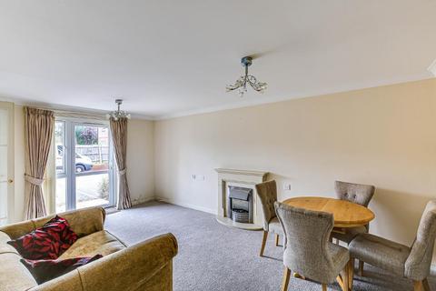 1 bedroom retirement property for sale, Harewood Court, Limpsfield Road, Warlingham, Surrey, CR6 9DX