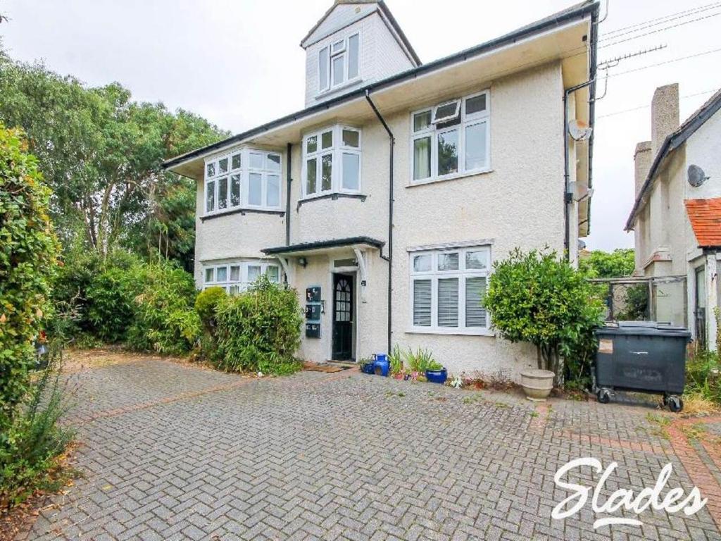 Newstead Road, Southbourne, Bournemouth 1 bed flat £750 pcm (£173 pw)