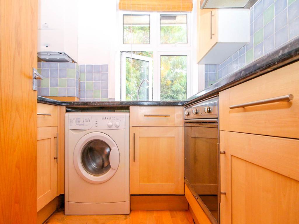 Newstead Road, Southbourne, Bournemouth 1 bed flat £750 pcm (£173 pw)