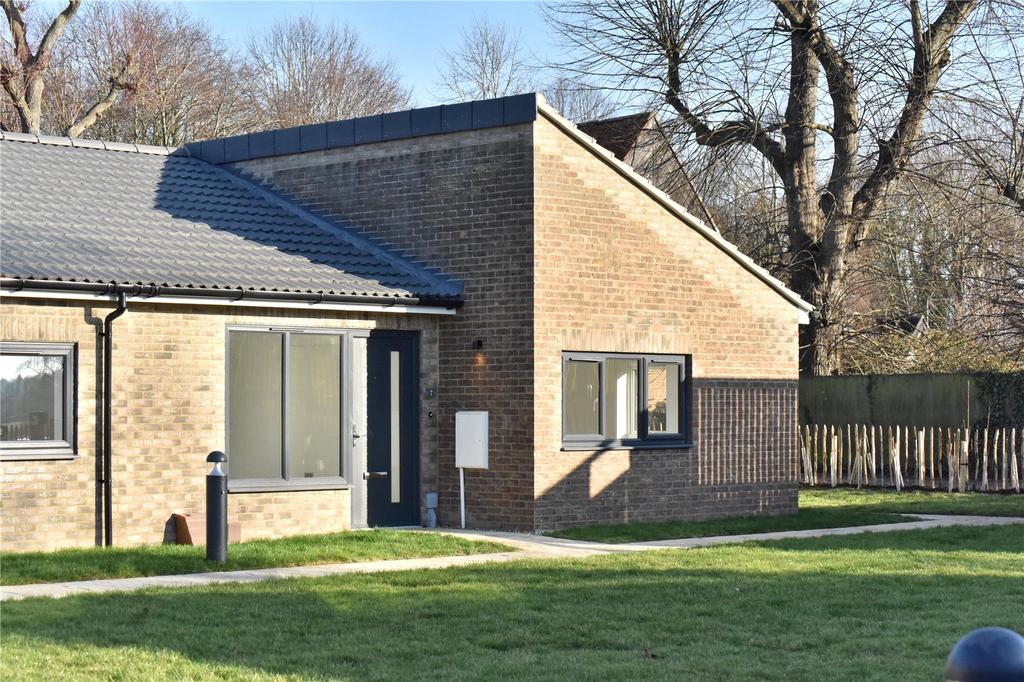 Wamil Court, Mildenhall, Bury St. Edmunds, Suffolk, IP28 2 bed bungalow for sale £227,500