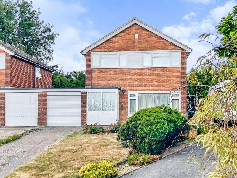 Middleton Road, Horsham 3 bed detached house for sale £575,000
