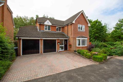 4 bedroom detached house for sale - Further Vell-Mead, Church Crookham, Fleet, GU52
