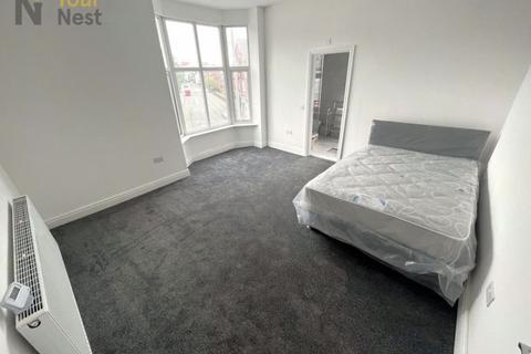 4 bedroom house to rent, Burley Lodge Place, Hyde Park, Leeds, LS6 1QR