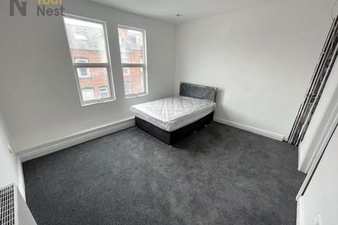 4 bedroom house to rent, Burley Lodge Place, Hyde Park, Leeds, LS6 1QR