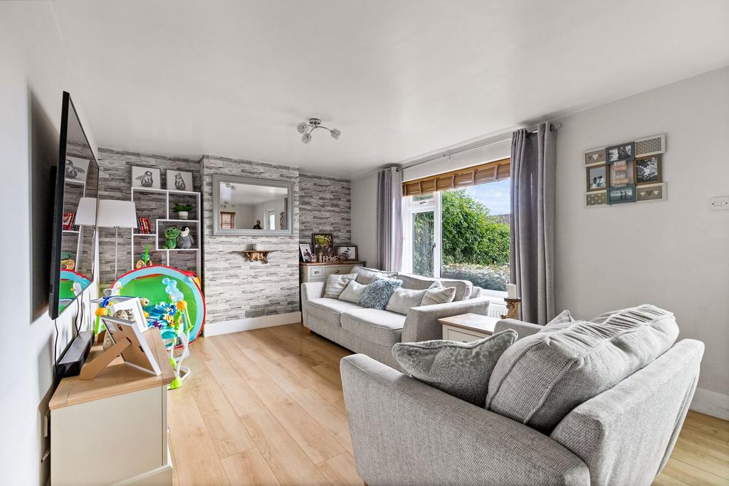 Durban Crescent, Dover, CT16 2 bed end of terrace house £245,000