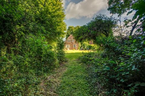 124 Botley Road, Chesham, HP5 1XG