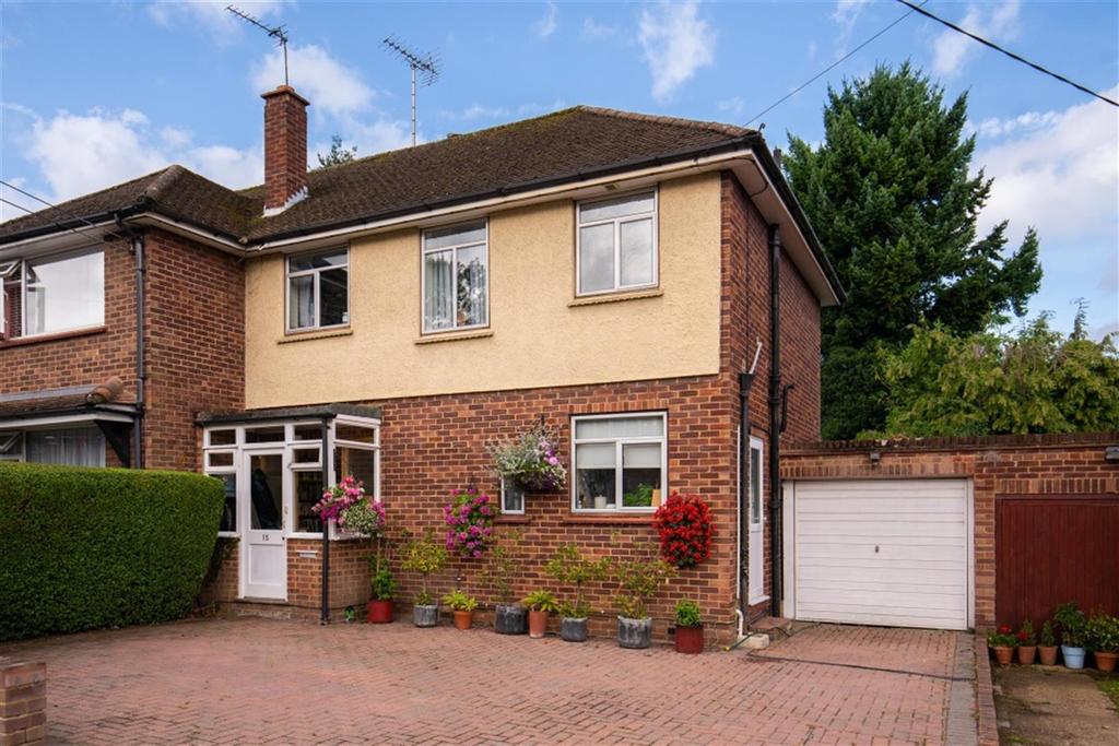 Little Reeves Avenue, Amersham... 3 bed semidetached house £650,000