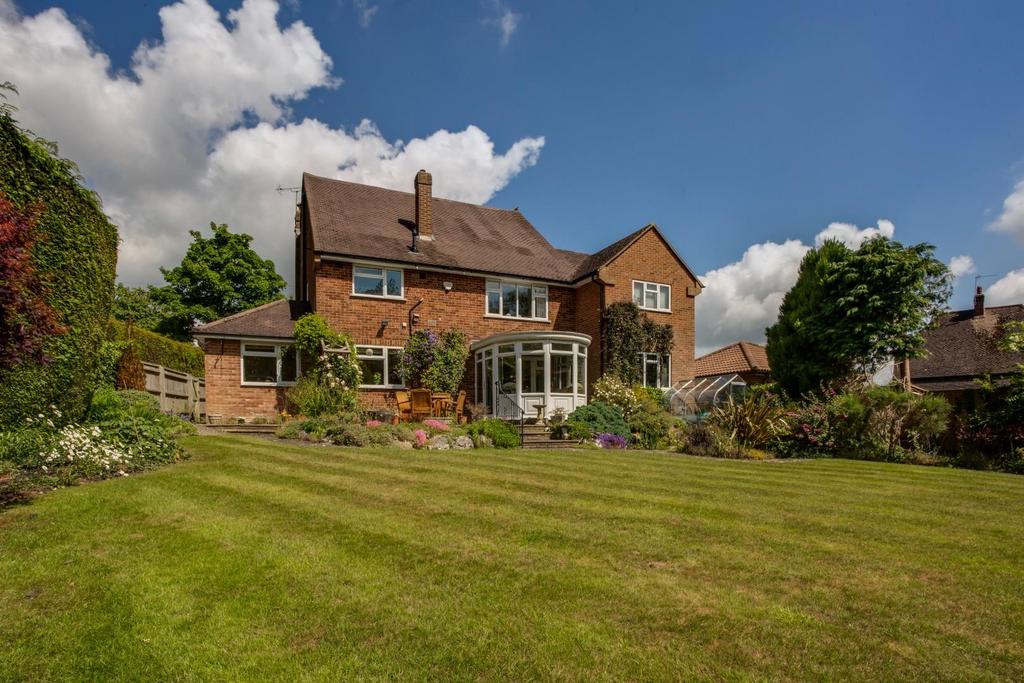 St Leonards Road, Chesham Bois... 4 bed detached house £1,375,000