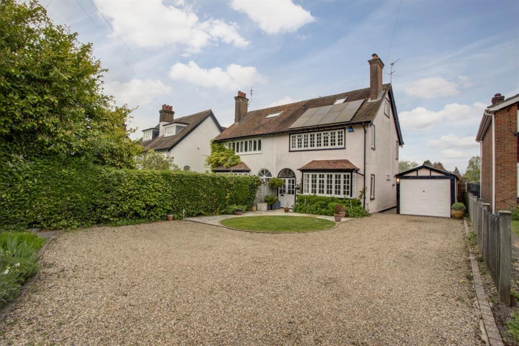 White Hill, Chesham, Buckinghamshire, HP5 1AZ 4 bed semidetached house
