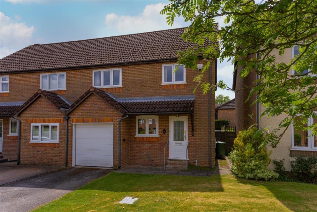 Lollards Close, Amersham, Buckinghamshire, HP6 5JL 3 bed semidetached