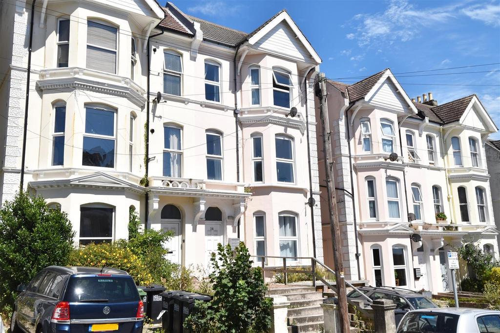 Priory Avenue, Hastings 2 bed flat £850 pcm (£196 pw)