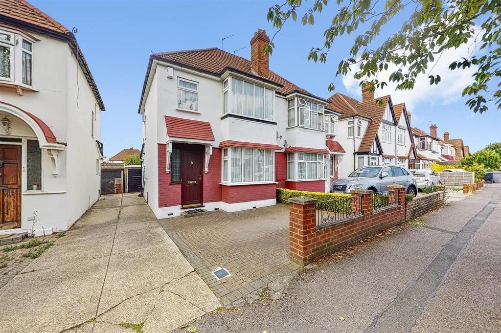 Carlton Avenue West, Wembley 3 bed semidetached house £650,000
