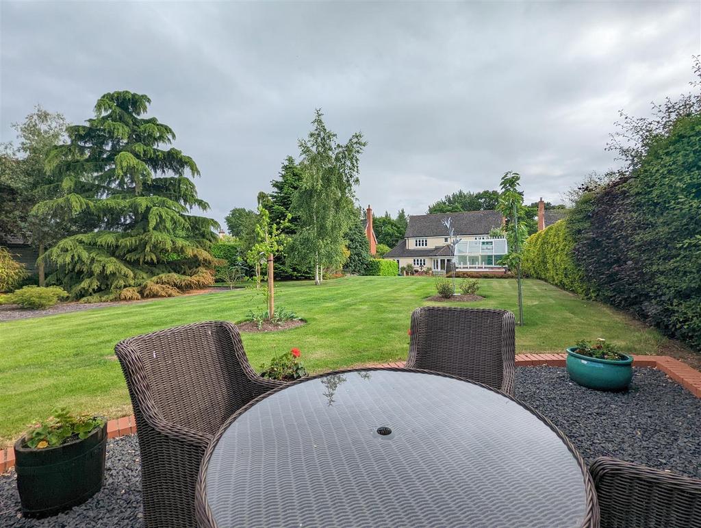 Gilberts End, Hanley Castle, Worcester 4 bed detached house £825,000