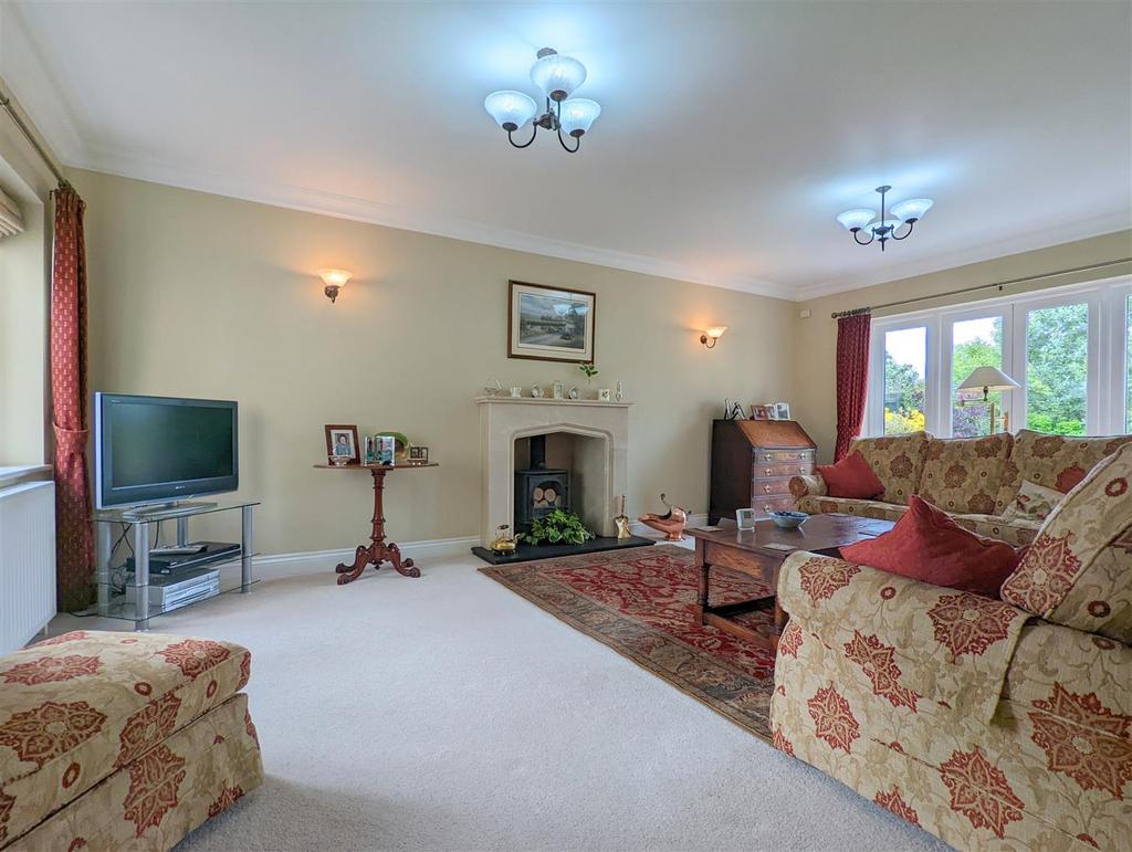 Gilberts End, Hanley Castle, Worcester 4 bed detached house £825,000