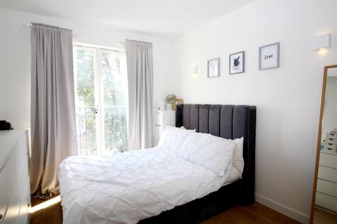1 bedroom flat for sale - 47 Gainsford Road, London