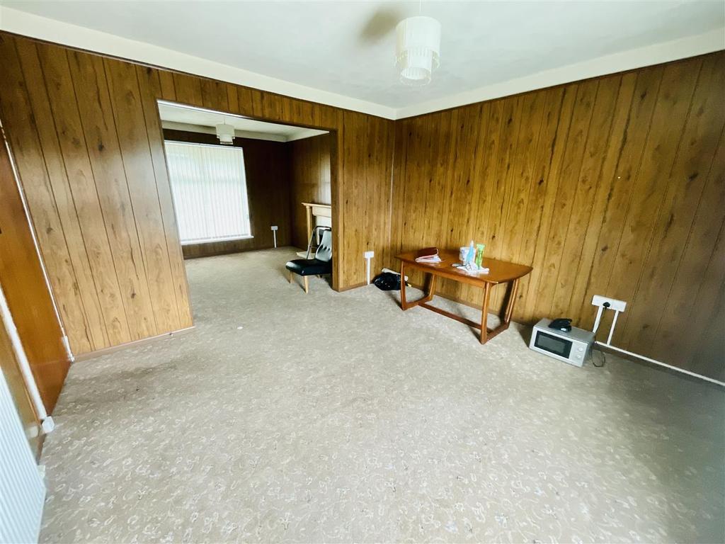 Sandy Road, Llanelli 2 bed terraced house £138,000