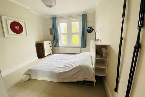 2 bedroom flat for sale - Holmesdale Road, London